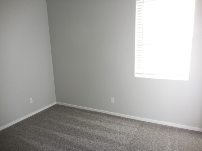 Building Photo - 833 Paseo Dulce Ave