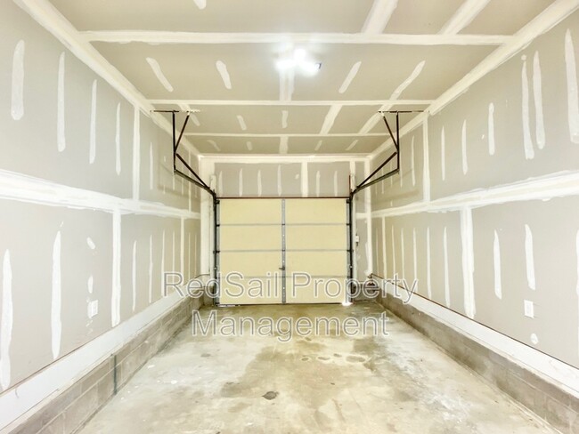 Building Photo - 220 Mona Dr