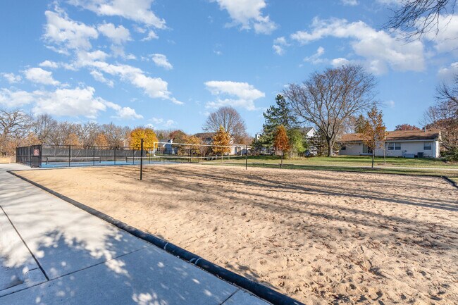 Building Photo - 355 Crestwood Ct