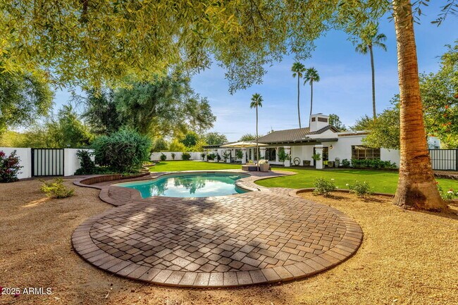 Building Photo - 6954 E Caballo Dr