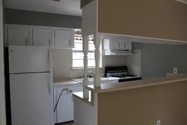 Primary Photo - 902 Euclid St