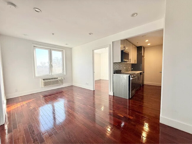 Building Photo - 39 Suydam St