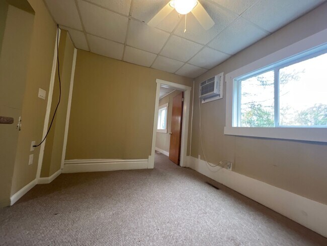Building Photo - 150 Wellen Ave