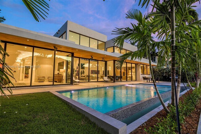 Building Photo - 401 Royal Plaza Dr