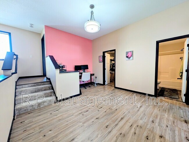 Building Photo - 5286 Greenwood Dr