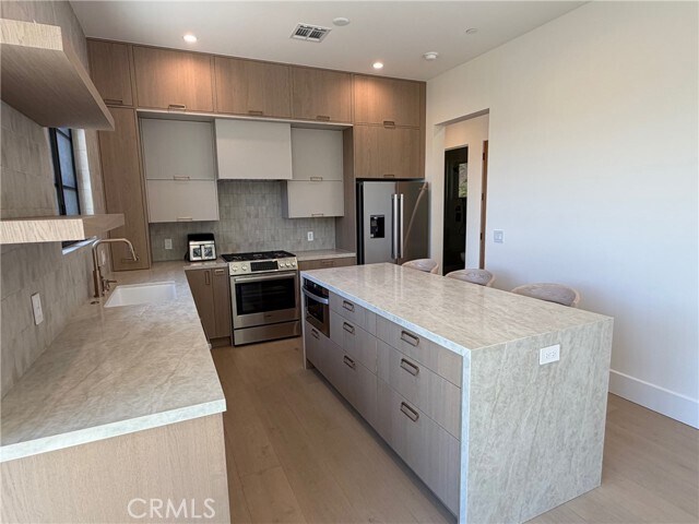 Building Photo - 33201 Cuthbert Rd