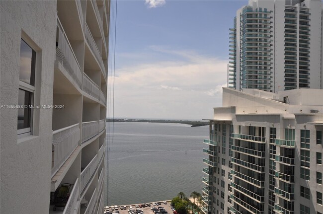 Building Photo - 1200 Brickell Bay Dr