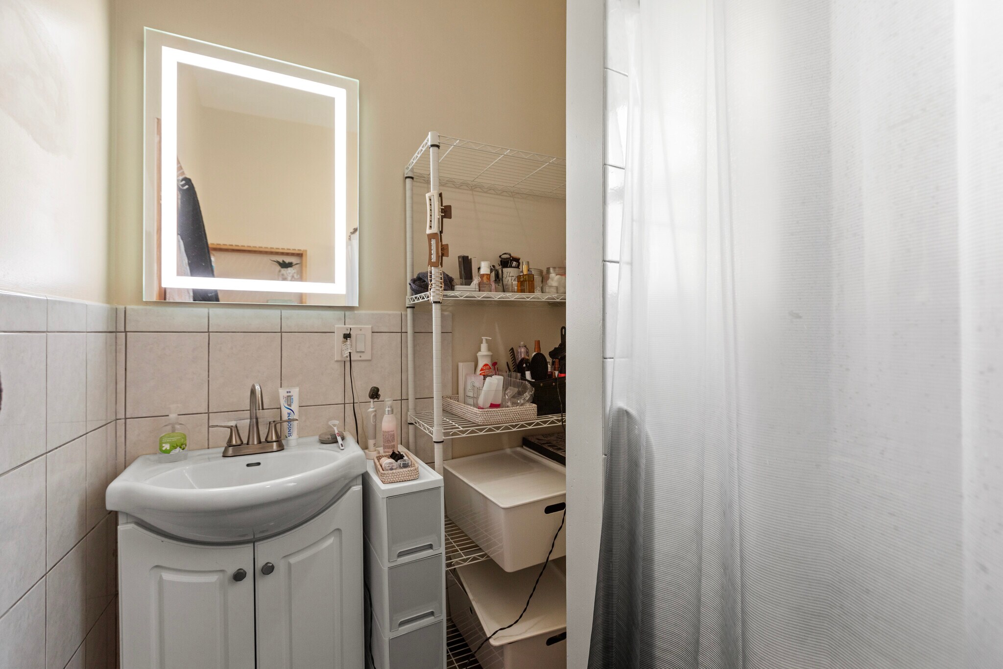 Building Photo - 2028 N Hamlin Ave