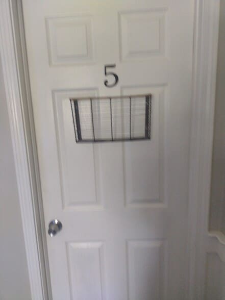 Building Photo - 2092 River Rd