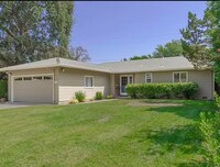 Building Photo - Fantastic 3 Bed 2 Bath Home Available Now!