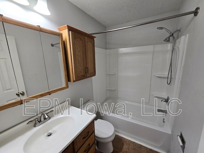 Building Photo - 1407 Robin Rd
