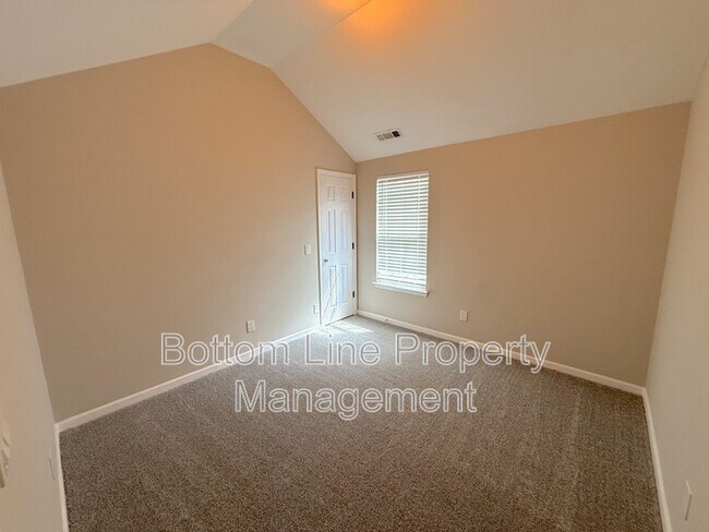 Building Photo - 4133 Robinwood Dr