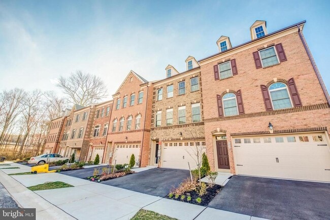 Building Photo - 7444 Burnside Way