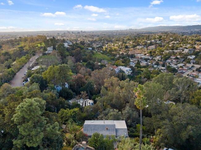 Building Photo - 1409 Avon Park Ter