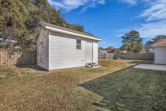 Building Photo - 10 Chamois Ct