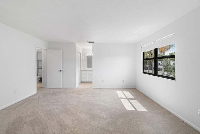 Building Photo - 439 NW 36th Ave