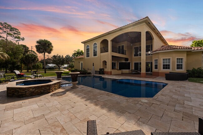 Building Photo - 14471 Paddock Dr