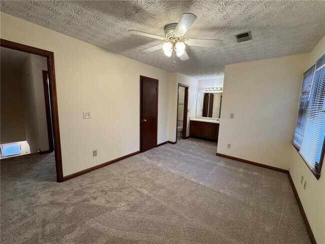 Building Photo - 1105 Booth Ct SW