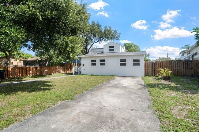 Building Photo - 212 SW 11th St