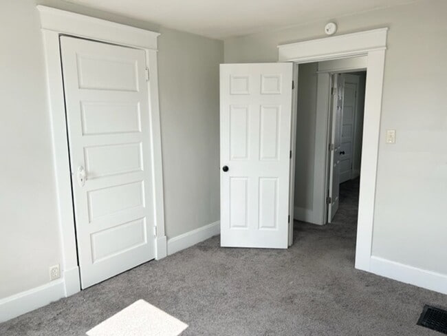 Building Photo - Spacious 2-Bed, 1.5-Bath Home in Indianapolis! Dual walk-in closets in both bedrooms!