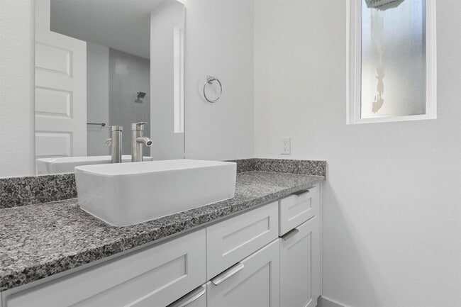 Building Photo - 2923 El Fenice Ln