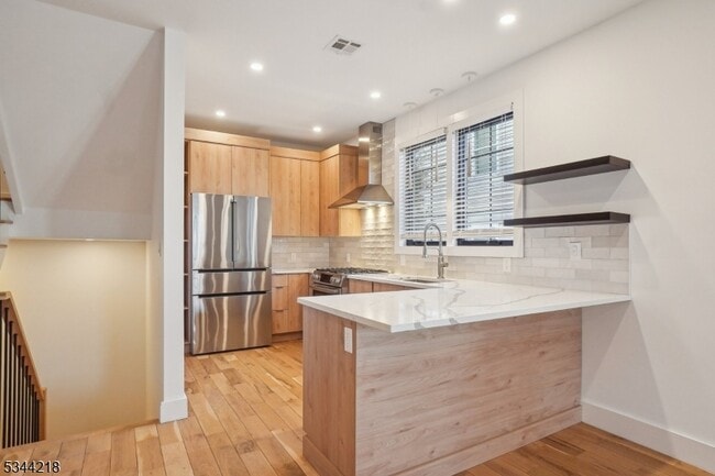 Building Photo - 51 New St