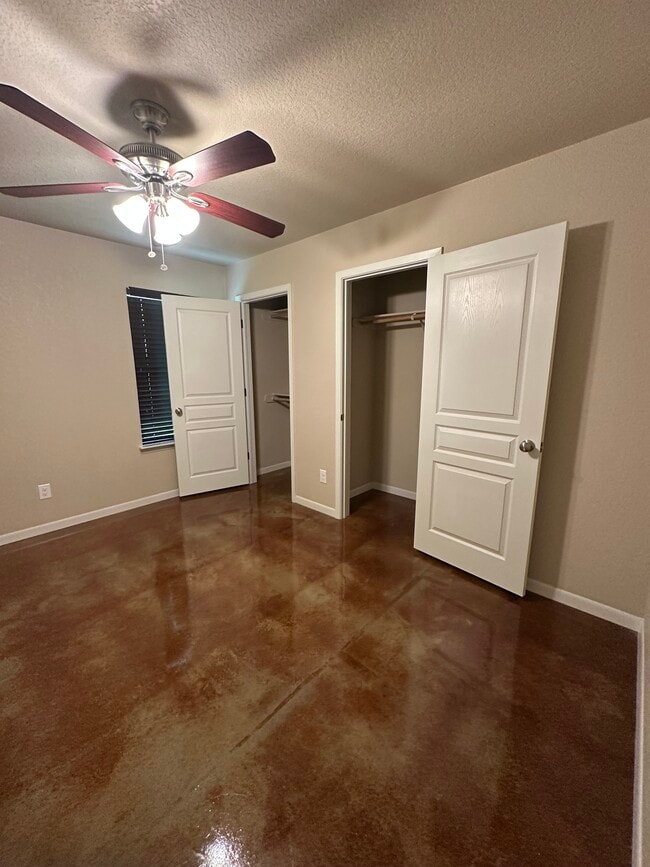 Building Photo - 2108 Pinckney Ct