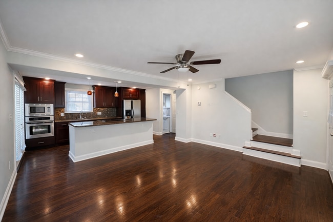 Building Photo - COMING SOON: Bright 3-Bed, 2.5-Bath Townhouse with Private Deck & Fenced Yard in Oak Meyer Gardens!