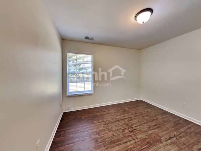 Building Photo - 3805 Hawk Tail Drive