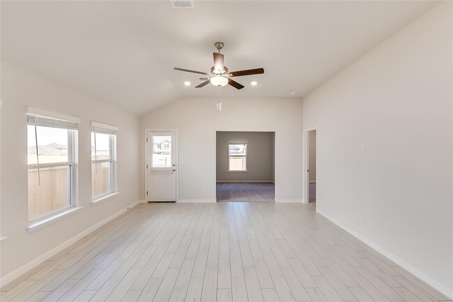 Building Photo - 125 Comet Pointe Dr