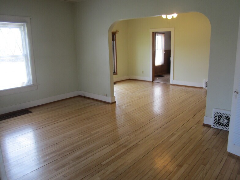 Building Photo - 2330 Starr Ave