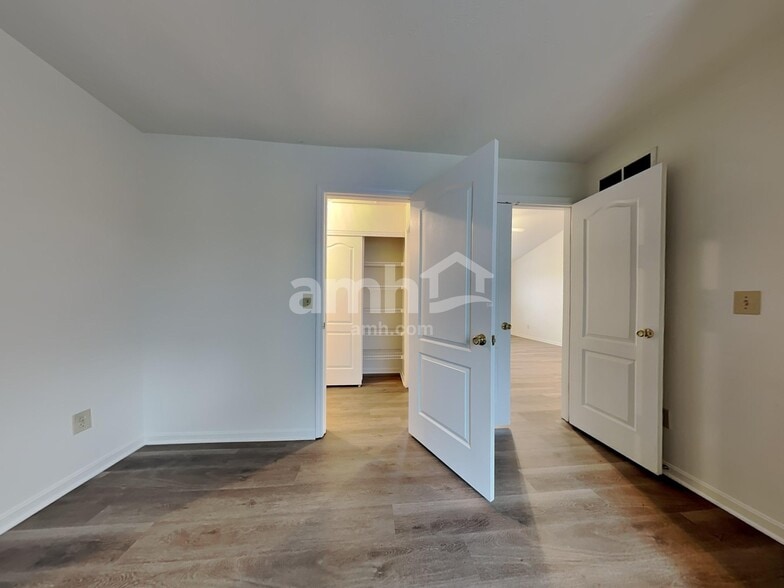 Building Photo - 1813 Willow Brook Ct
