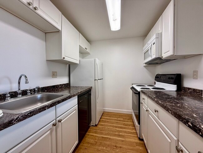 Building Photo - 6 S Washington St