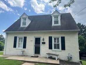 Building Photo - Beautiful Conshohocken 3 Bedroom 1 bath Ca...