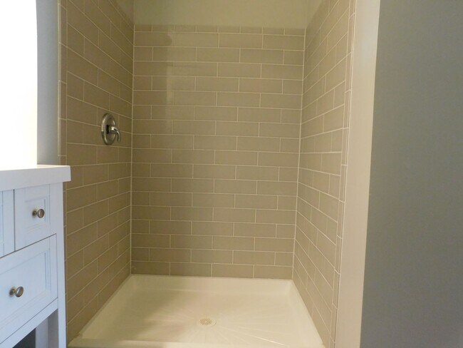 Building Photo - NEW Kitchenette / All Utilities Included!!
