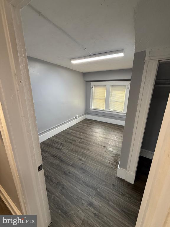 Building Photo - 208 4th Ave