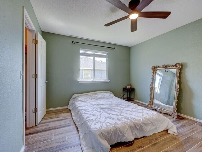 Building Photo - 148 Sapphire Lake Dr