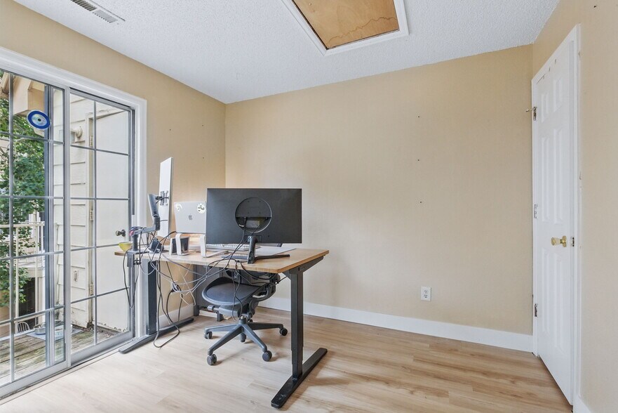 Building Photo - 6076 Gunbarrel Ave