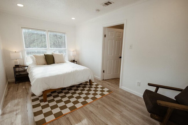 Building Photo - 1824 N 12th St