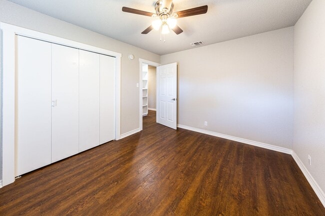Building Photo - BEAUTIFULLY RENOVATED ONE STORY HOME IN A ...