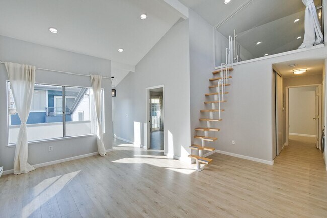 Building Photo - Remodeled 2 Bed 2 Bath Modern Condo with Bonus Loft Area