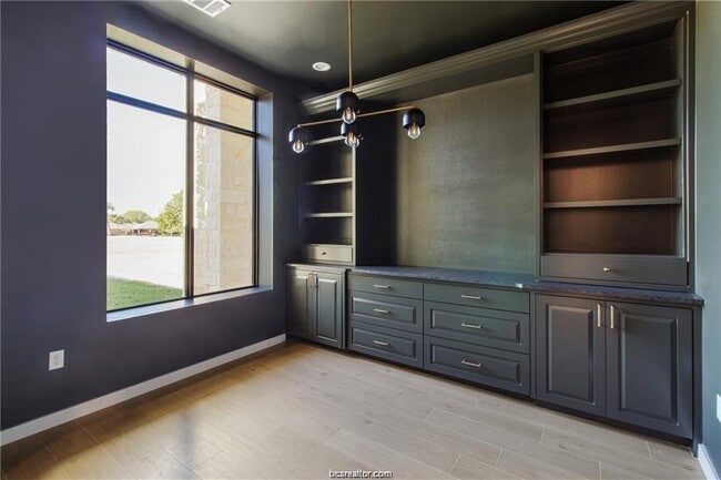 Building Photo - 4558 Hicks Ln
