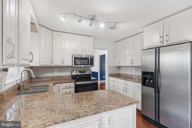 Building Photo - 2621 John Milton Dr