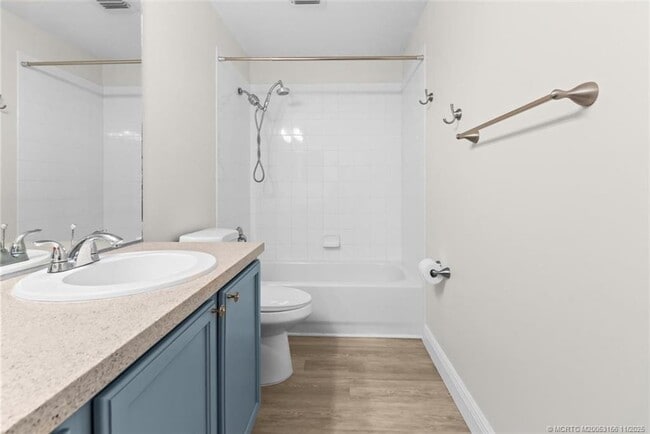 Building Photo - 920 NW Waterlily Pl