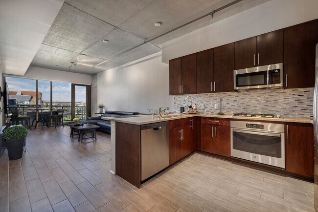 Building Photo - Fully Furnished Spacious One Bedroom - Downtown Las Vegas