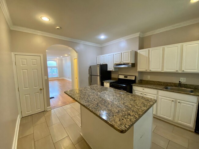 Building Photo - Remodeled 2 Bedroom Townhome in Highlandtown!