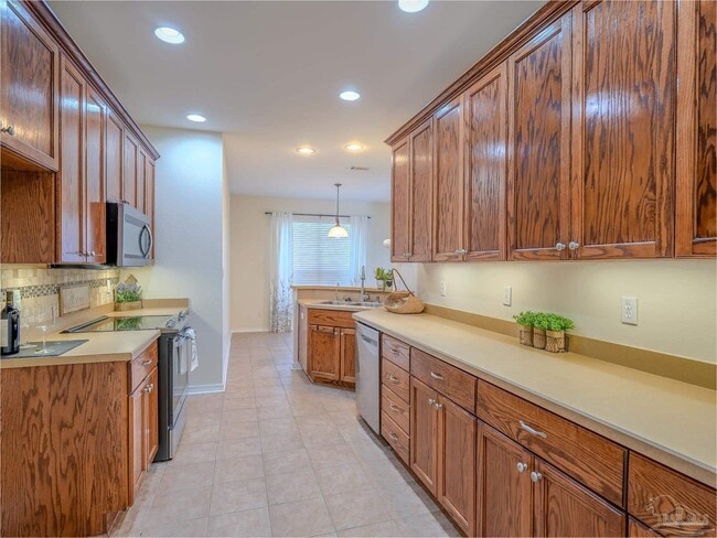 Building Photo - 4986 Vizcaya Dr