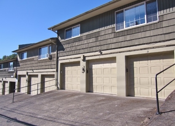 Building Photo - John's Landing 2Bdr w/Hardwoods, W&D, DW + Garage Parking!