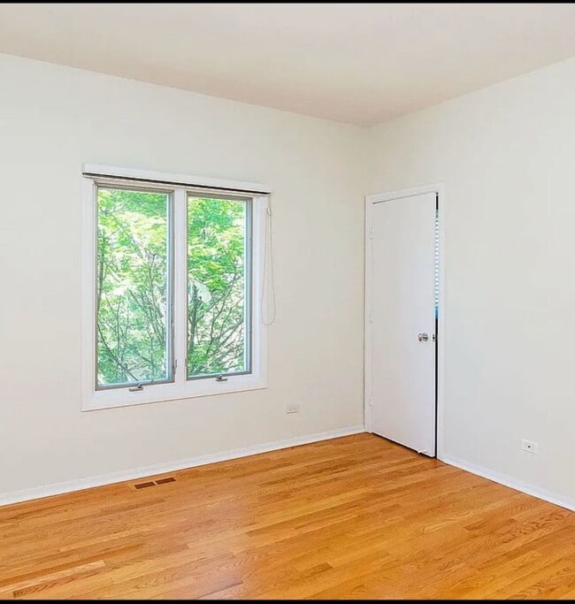 Building Photo - 441 W Blackhawk St