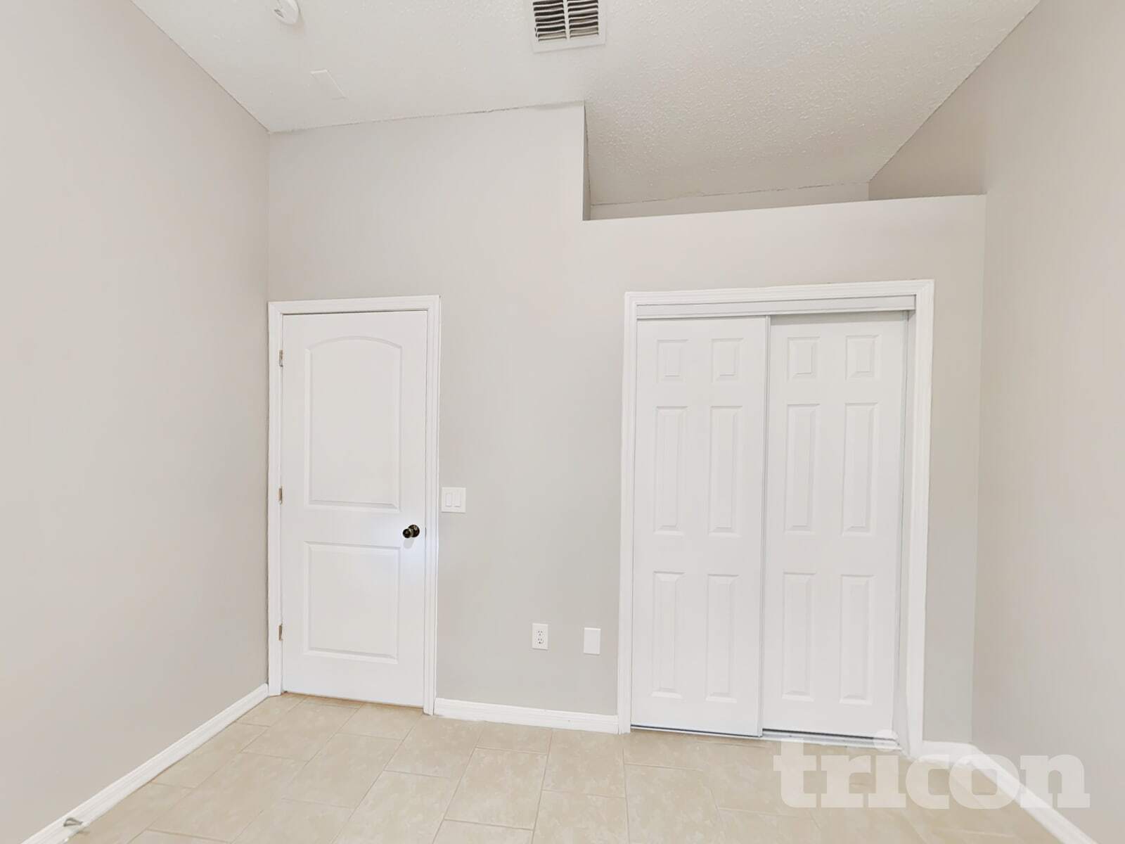 Building Photo - 250 Parkview Dr